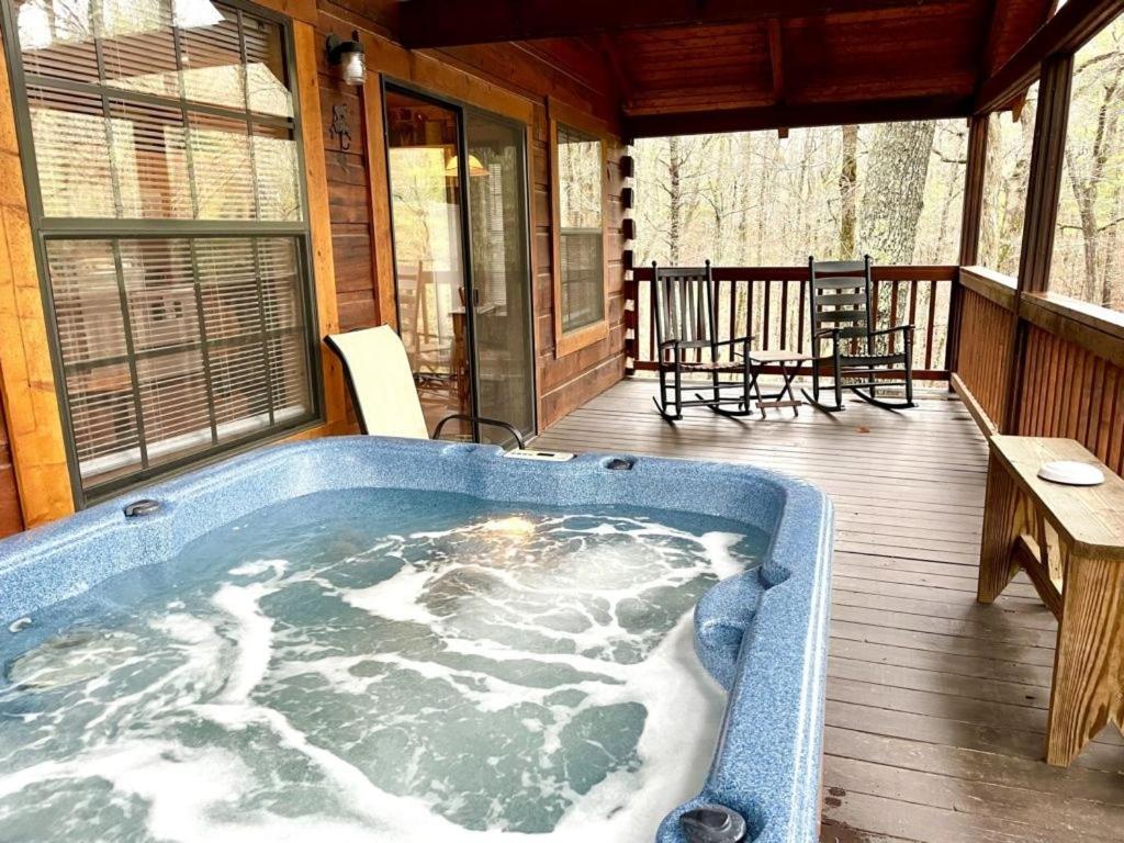 Crazy Bear - Motorcycle Friendly Home With Hot Tub And Grill Tellico Plains Exterior foto